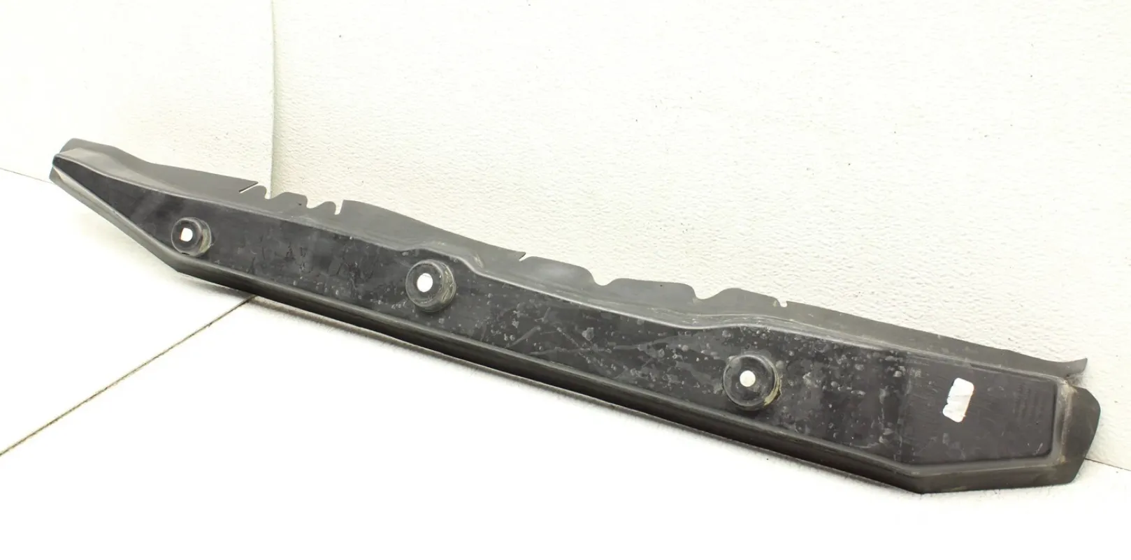 1781750-00-D Ліва шумоізоляційна або аеродинамічна перегородка в крилі FENDER BAFFLE – LEFT HAND