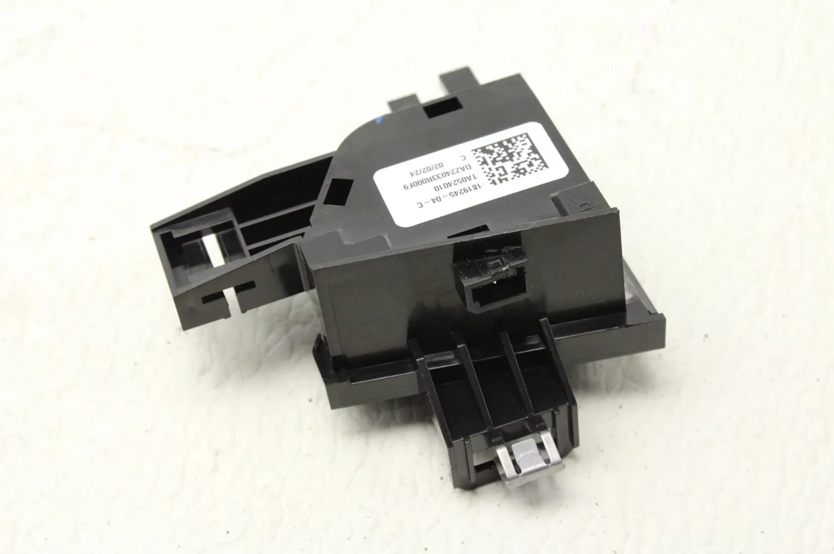 1819245-04-CЕлектричний вимикач відкривання дверей — права сторона ELECTRIC DOOR RELEASE SWITCH – RIGHT HAND