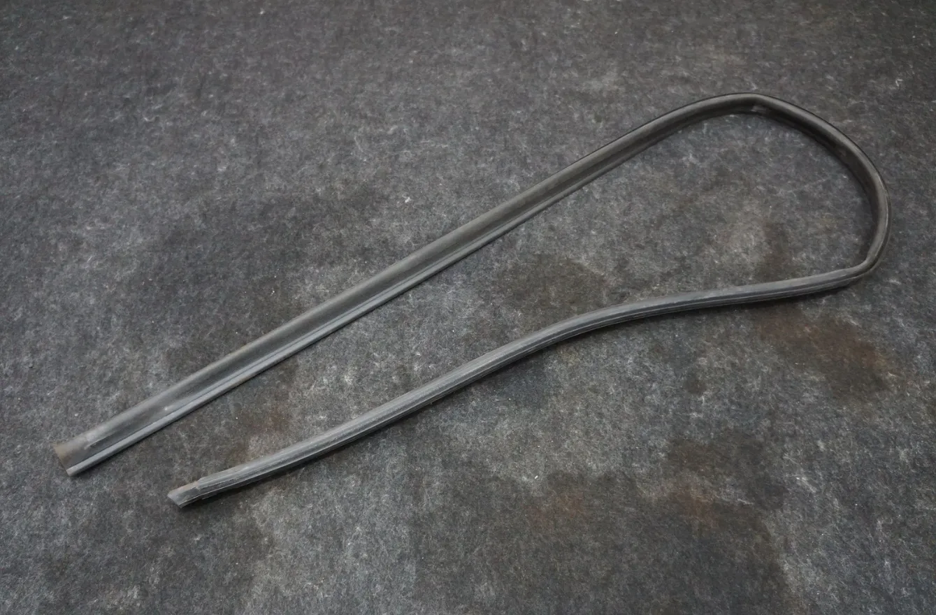 1807550-00-B Ущільнювач даху правий HEADER SEAL – RIGHT HAND