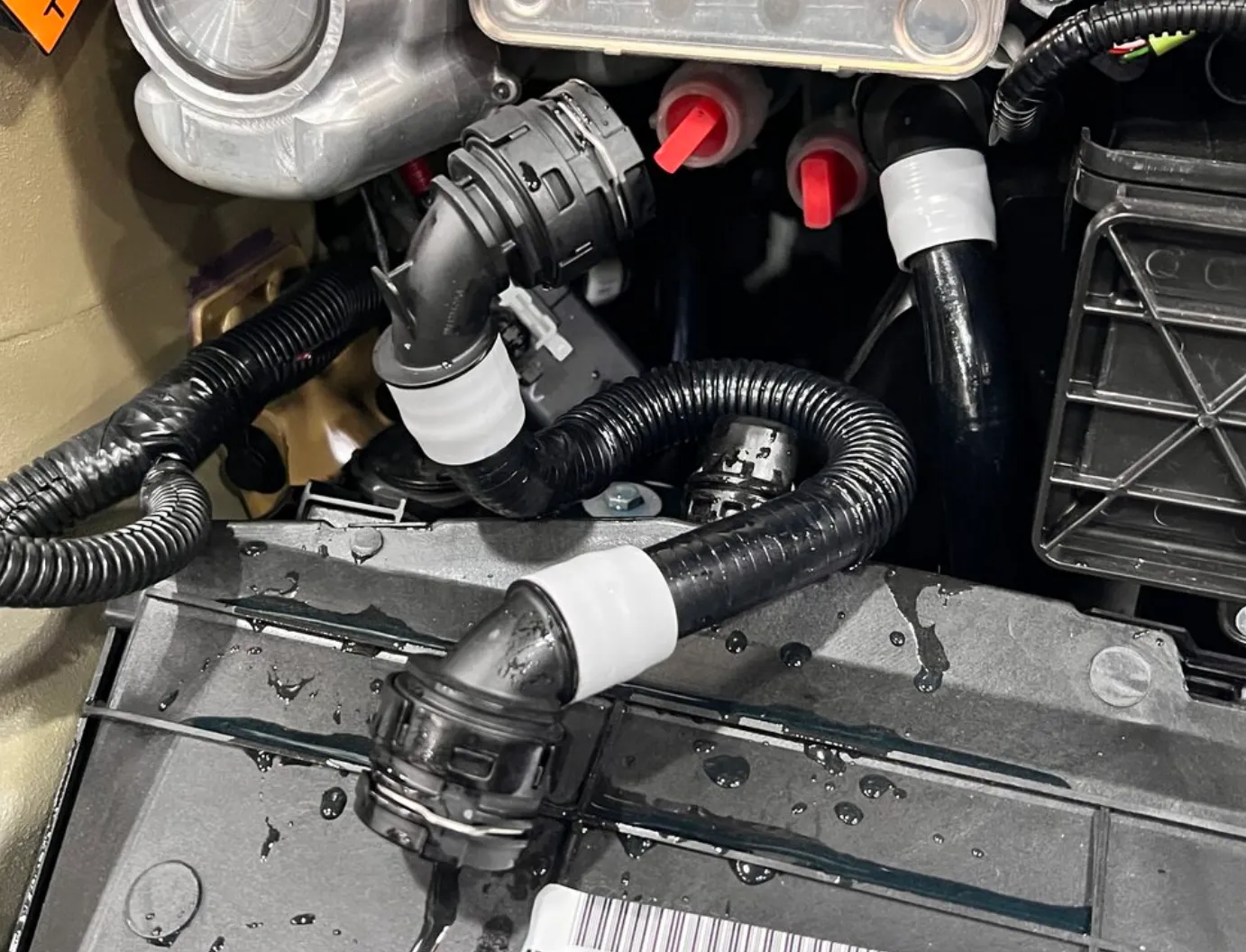1803857-00-B Шланг від інвертора до теплообмінника HOSE INVERTER TO HX