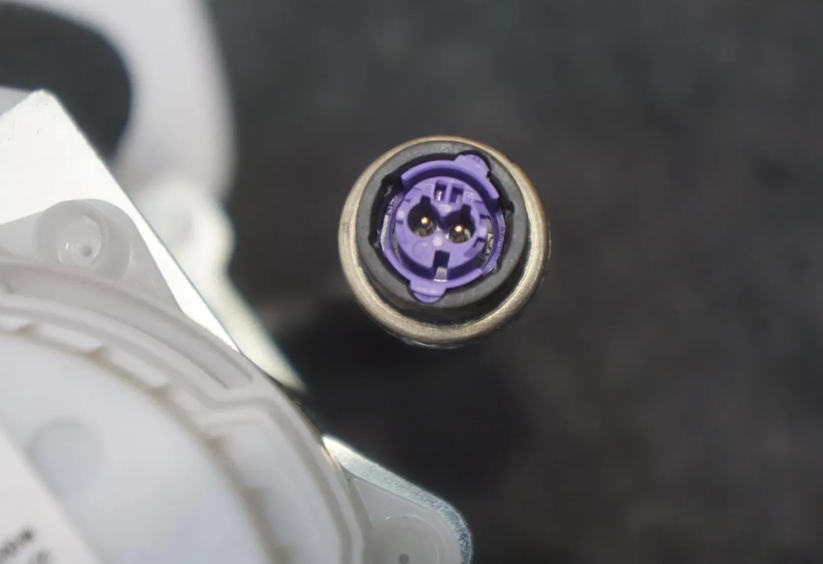 1836992-N1-C ДЗовнішній змотувач ременя безпеки другого ряду — чорний — Північна Америка  SECOND ROW – OUTBOARD RETRACTOR – BLACK – NORTH AMERICA