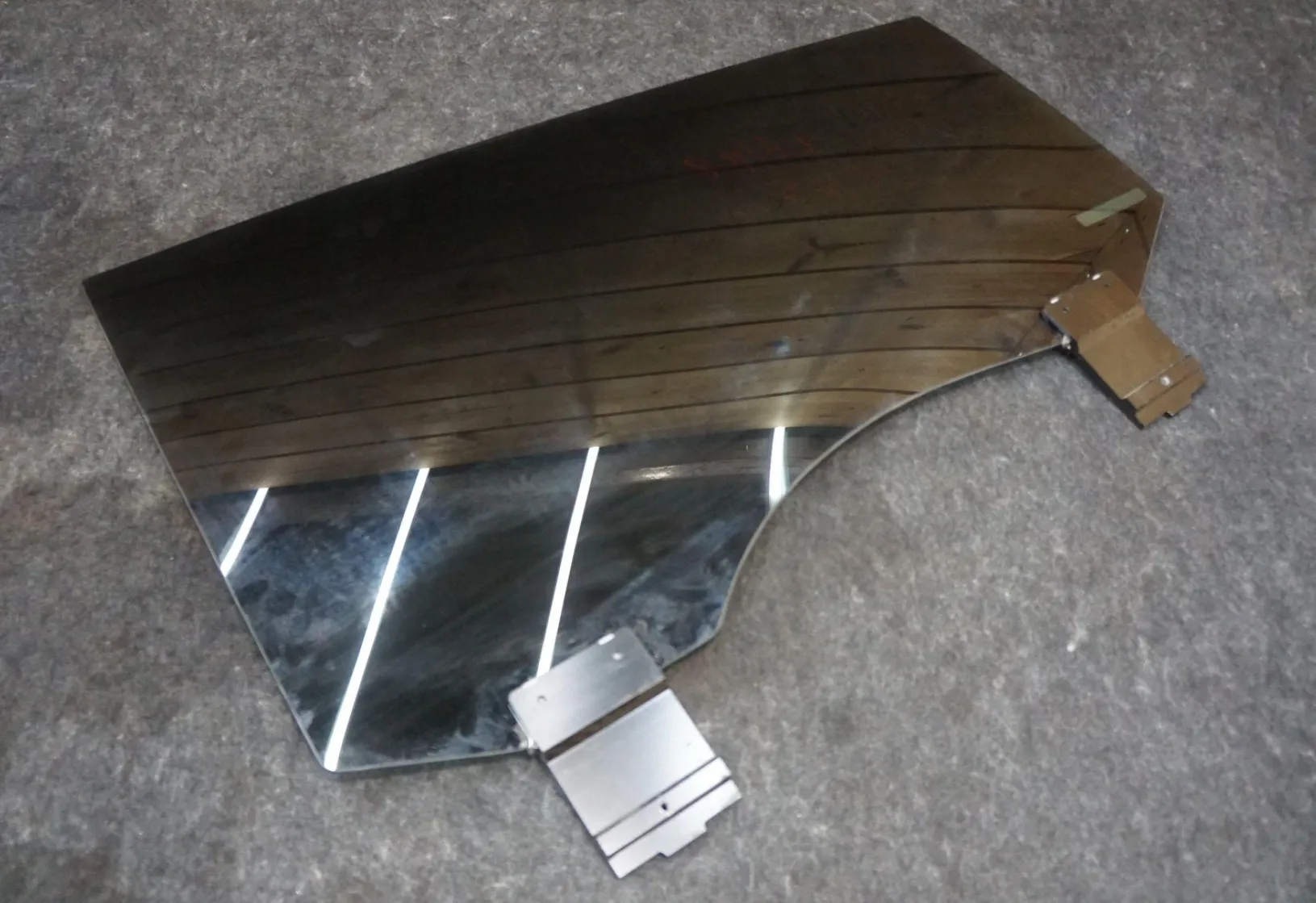 1805870-00-F Рухоме бокове скло задніх дверей ліве MOVING SIDE GLASS – REAR – LEFT HAND