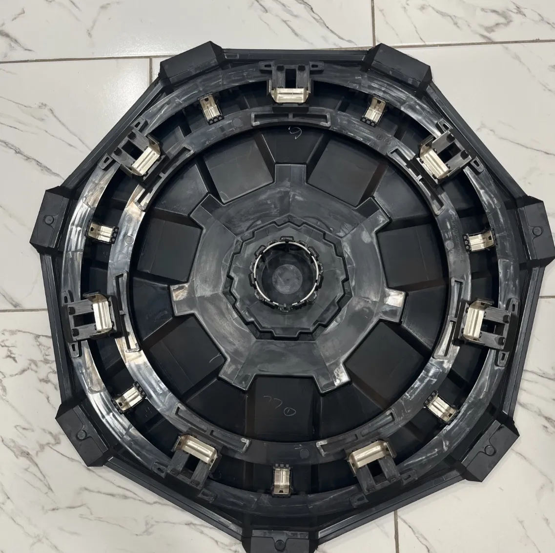 1250232-99-D Колпак колісний — 20 дюймів преміум WHEEL COVER – 20 INCH PREMIUM