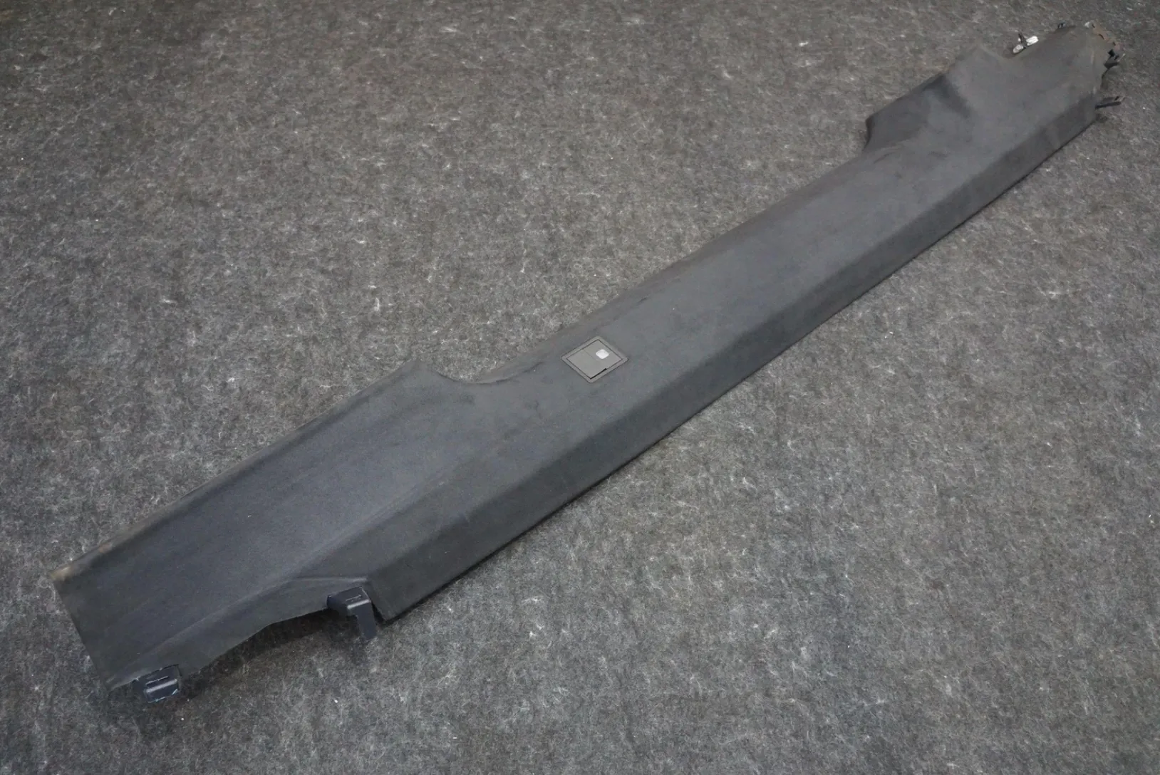 1896263-00-E Задня обшивка стелі — права сторона REAR HEADLINER – RIGHT HAND