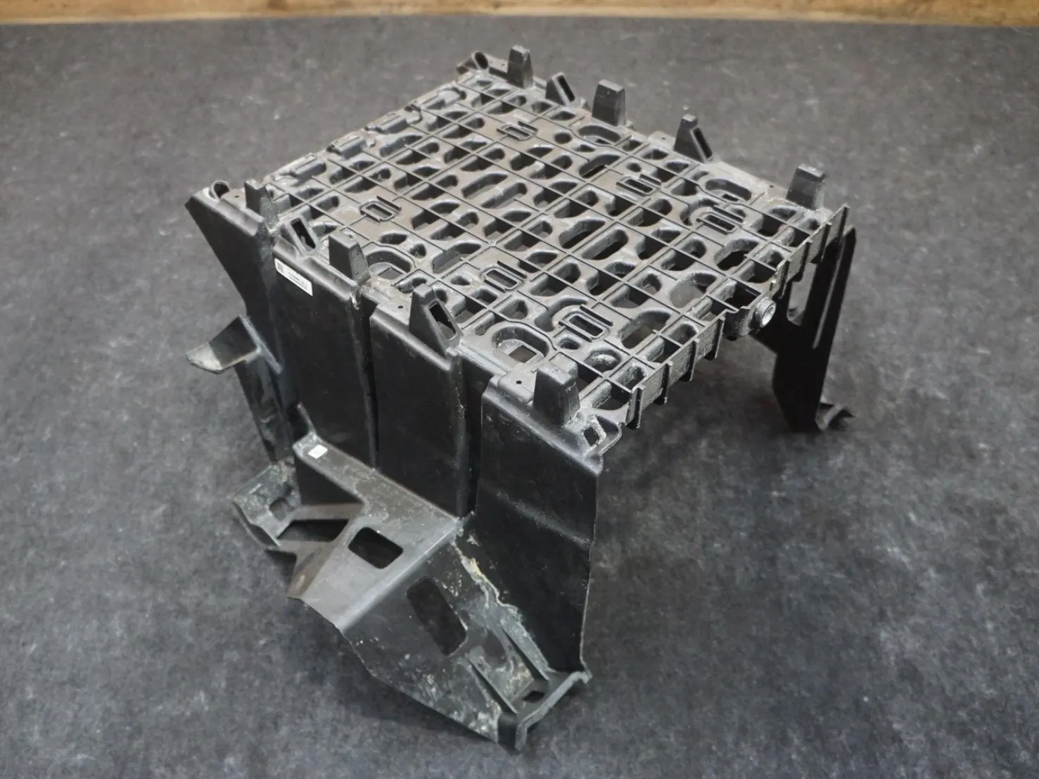 1876562-00-E Верхній кронштейн центральної підлоги CENTER FLOOR UPPER BRACKET
