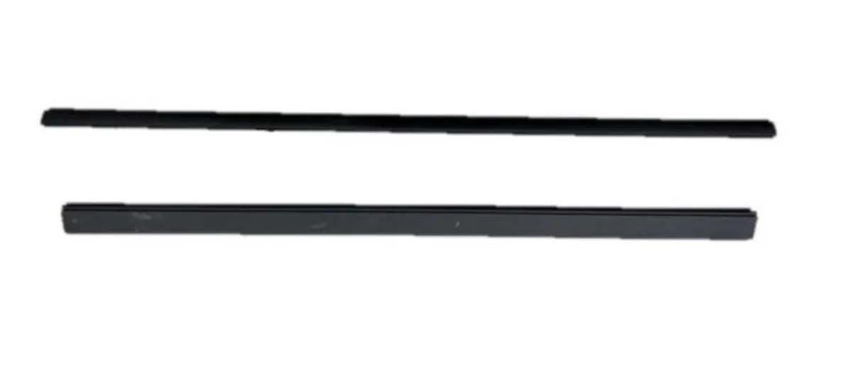 1906550-00-A Ущільнювач “булб” для планки SLAT BULB SEALING