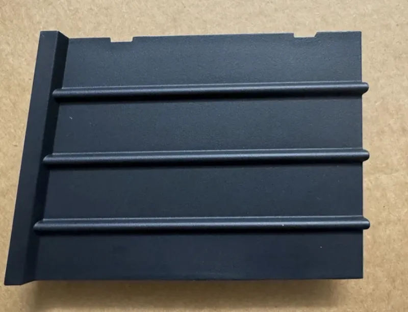 1815273-00-C Права нижня заглушка буксирувального вушка LOWER TOW EYE CAP – RIGHT HAND