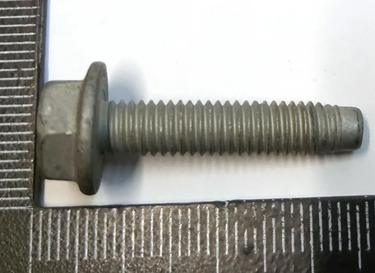 1009756-00-A Болт М6-10Х30 BOLT