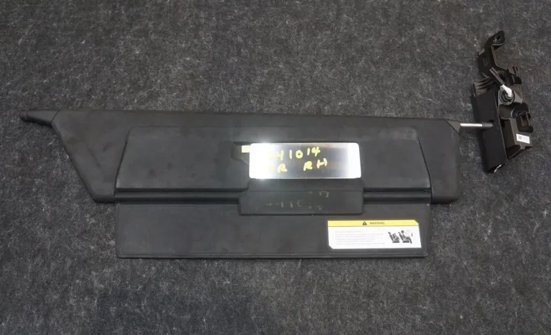 1950247-00-E Комплект сонцезахисного козирка — лівий бік SUN VISOR ASSEMBLY – RIGHT HAND