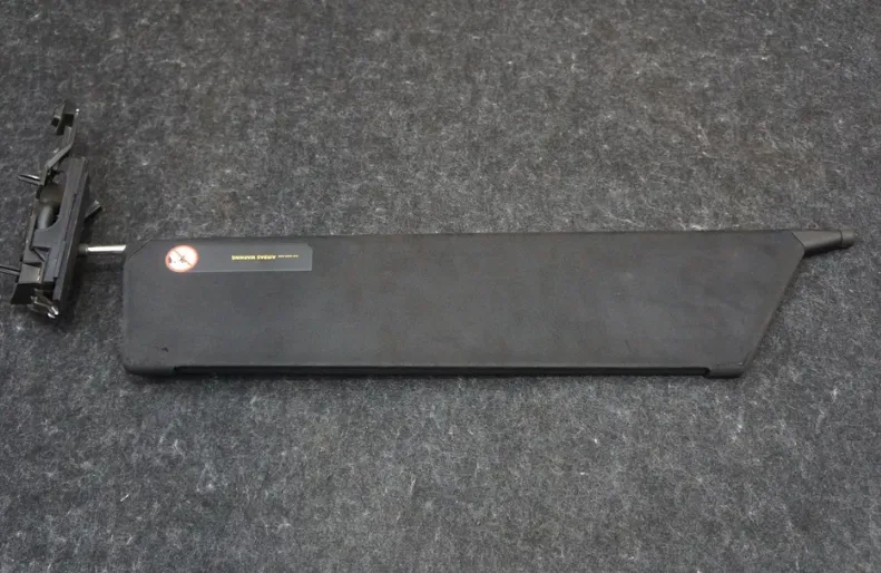1950247-00-E Комплект сонцезахисного козирка — лівий бік SUN VISOR ASSEMBLY – RIGHT HAND
