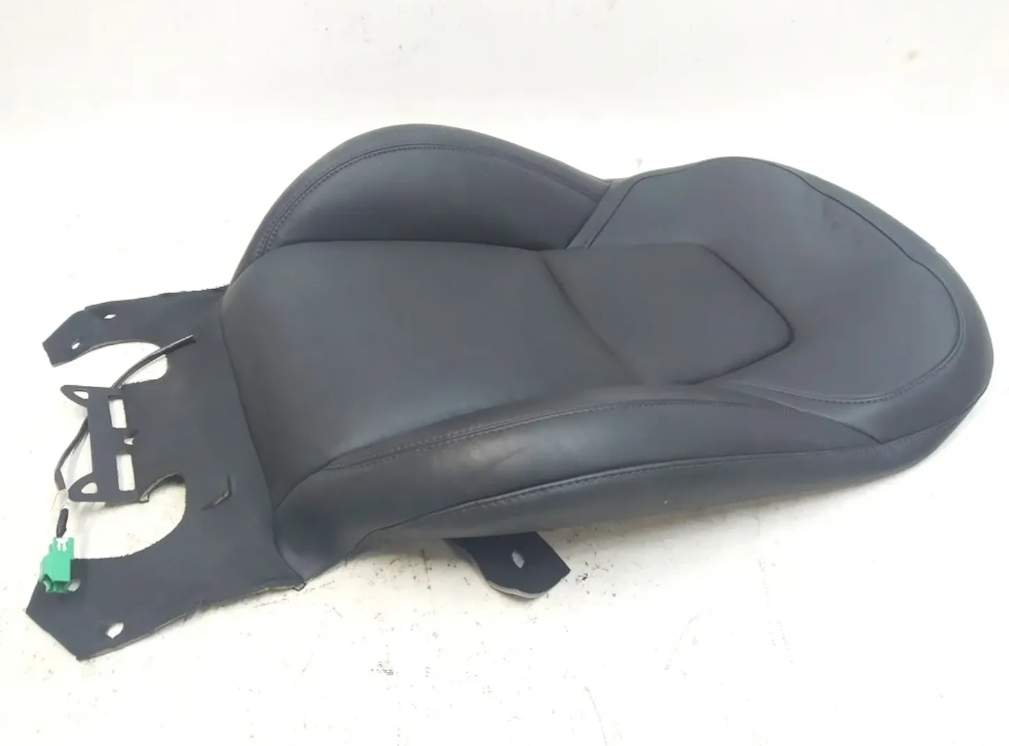 1984867-71-B Обшивка м’якої частини спинки переднього ряду сидіння — права сторона — преміум FIRST ROW SEAT BACK SOFT TRIM COVER ASSEMBLY – RIGHT HAND – PREMIUM