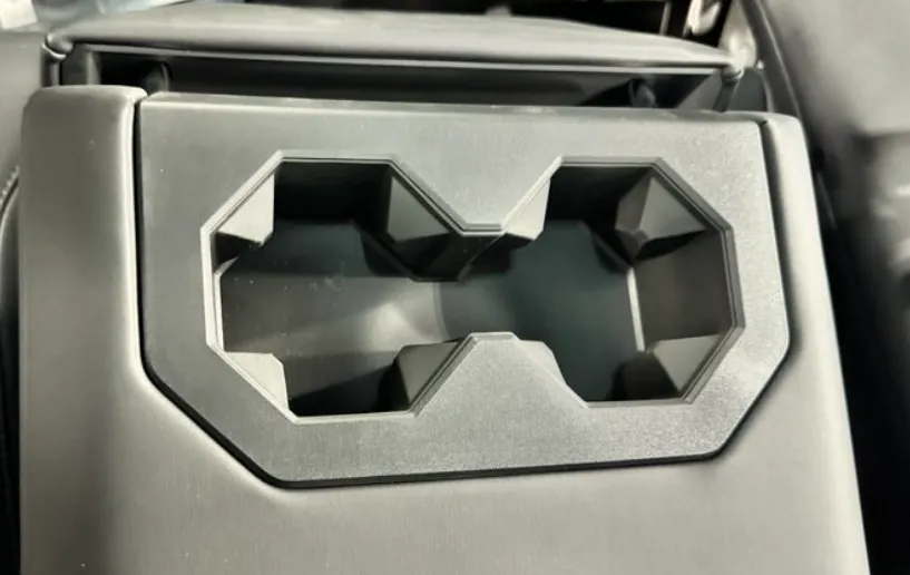 1820328-00-C Облицювальна рамка підстаканника підлокітника сидіння другого ряду 2ND ROW SEAT ARMREST CUPHOLDER BEZEL