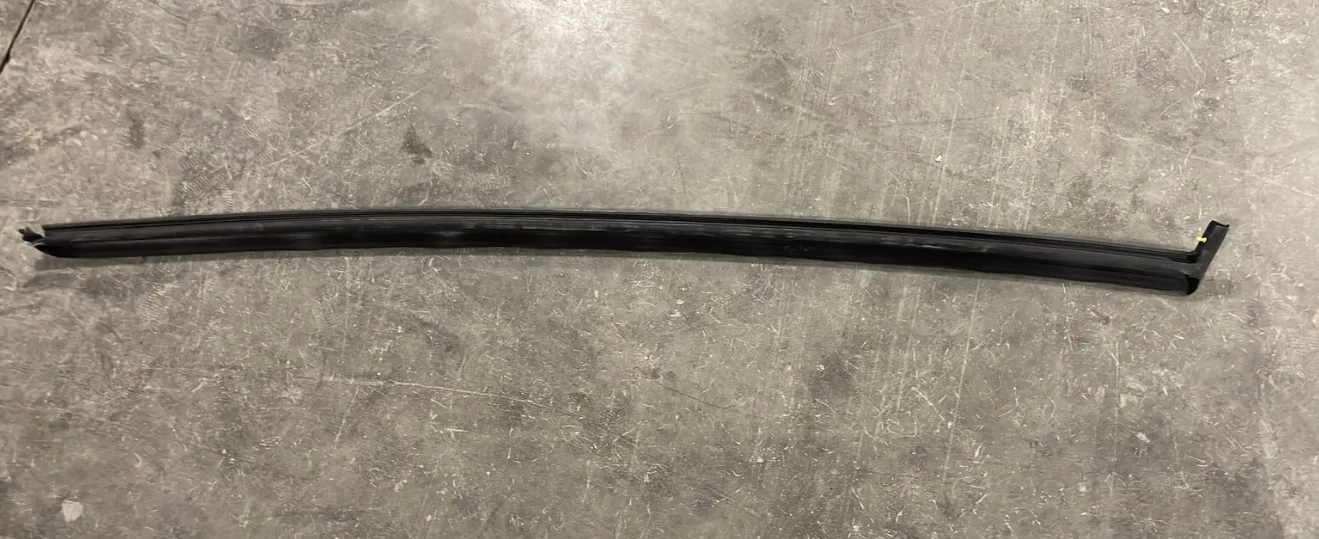 1808599-00-D Лівий ущільнювач системи відведення води тоннео TONNEAU WATER MANAGEMENT SEAL – LEFT HAND