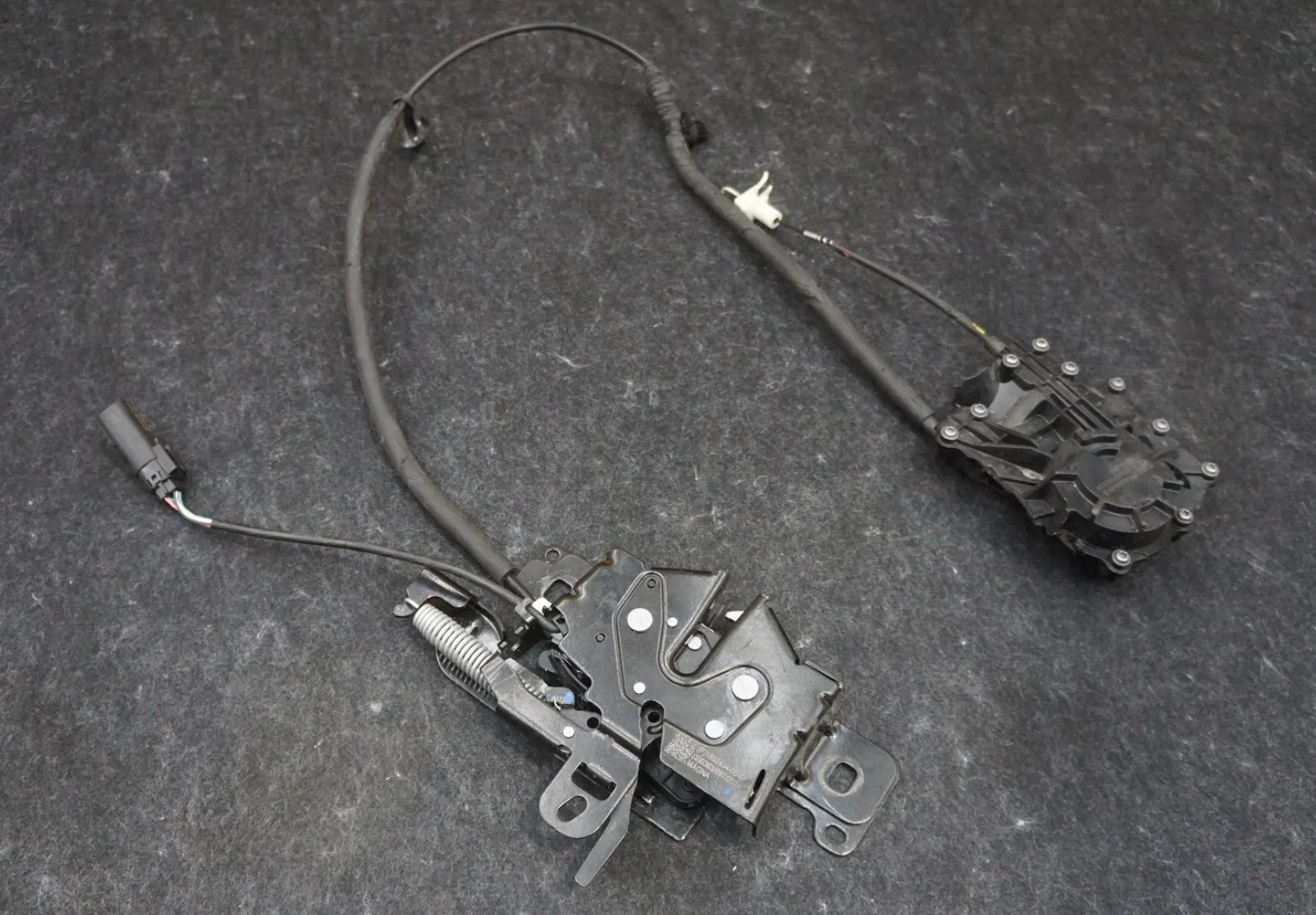 1852435-00-B Привід замка капота HOOD LATCH ACTUATOR