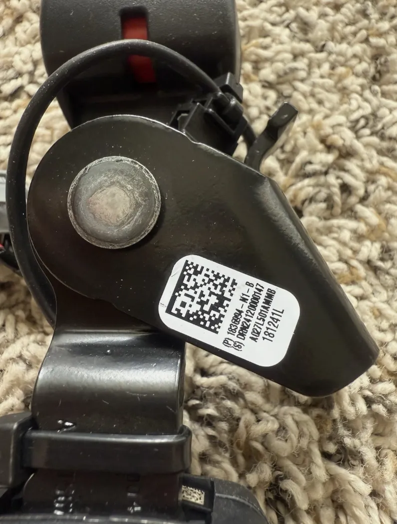 1836994-N1-B Лівий замок ременя безпеки другого ряду SECOND ROW – SEAT BELT BUCKLE – LEFT HAND