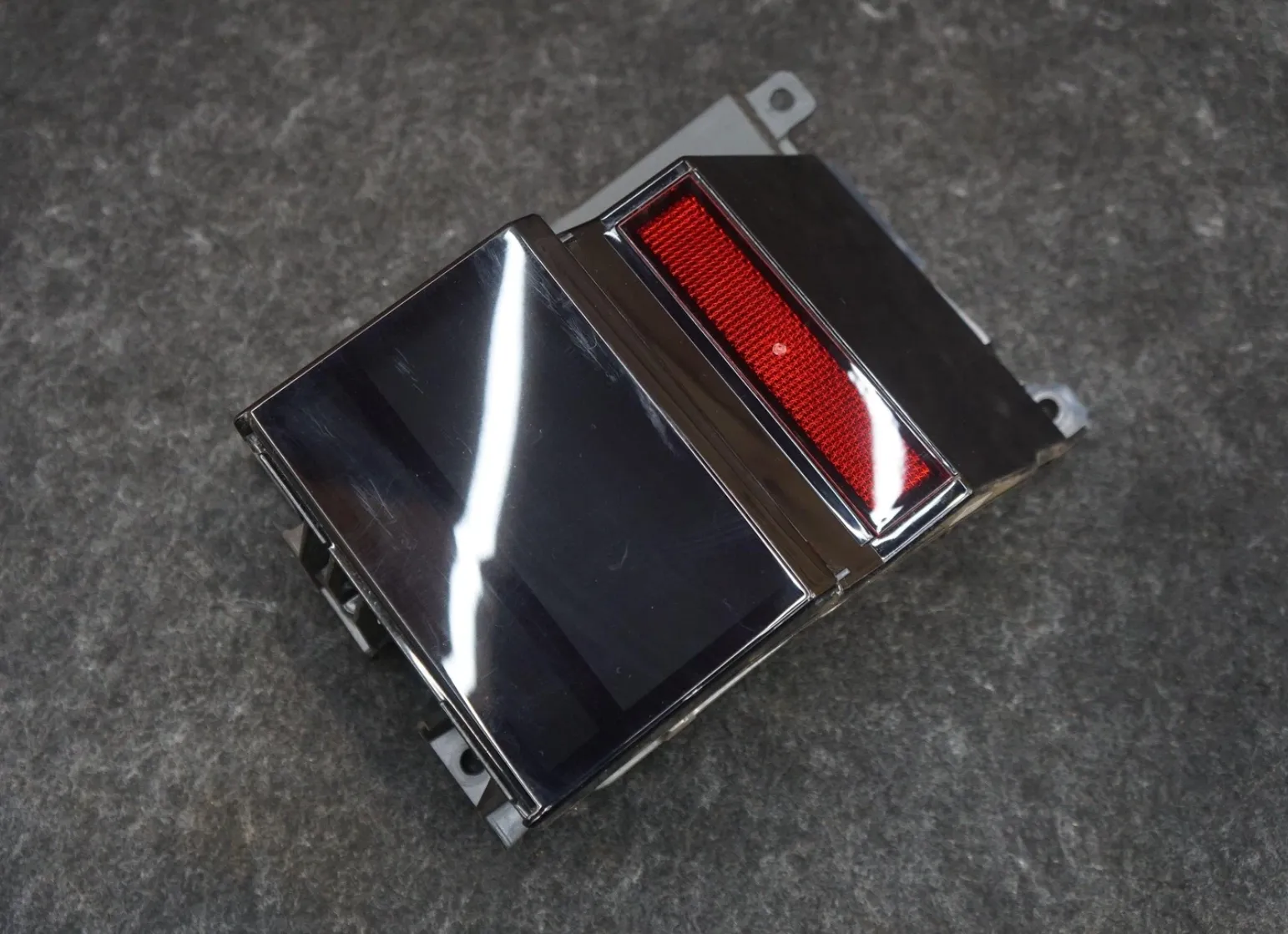 1806408-00-C Збірка заднього ліхтаря – задня бокова частина кузова – ліва сторона TAIL LAMP ASSEMBLY – REAR BODYSIDE – LEFT HAND