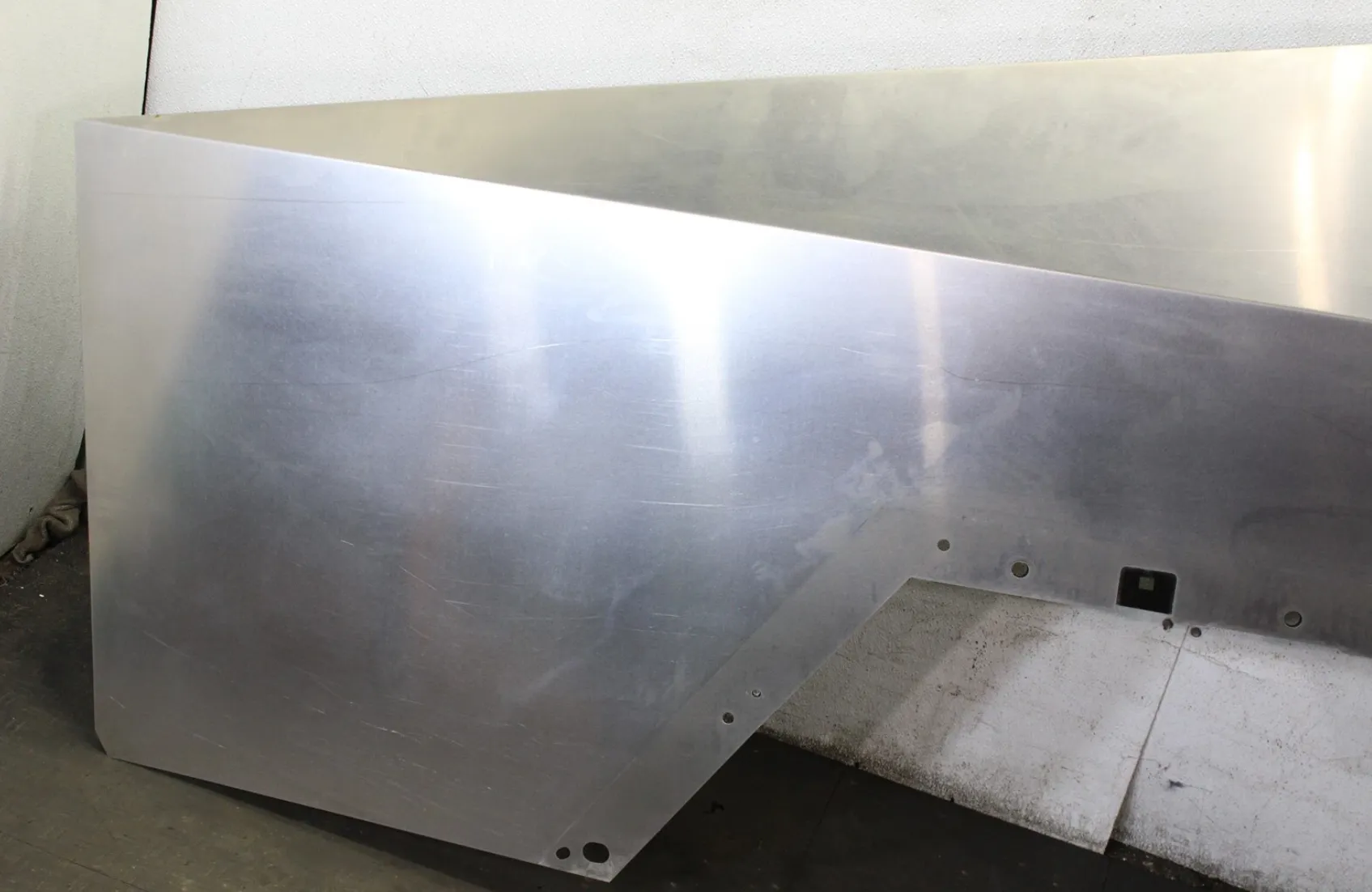 1928317-90-A Збірка правої зовнішньої панелі кузова вантажної частини ASSEMBLY – BED SIDE OUTER – RIGHT HAND