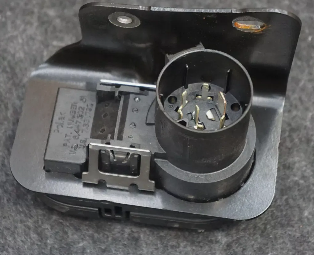 1815784-00-E Кронштейн роз’єму причепа TRAILER CONNECTOR BRACKET
