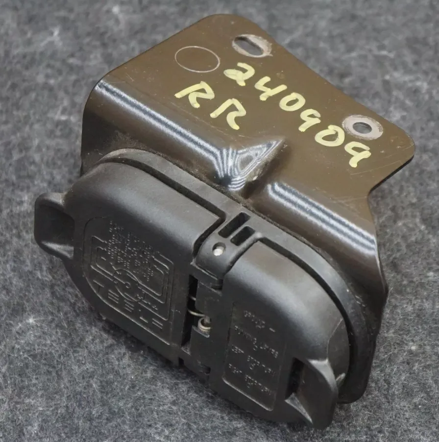 1815784-00-E Кронштейн роз’єму причепа TRAILER CONNECTOR BRACKET