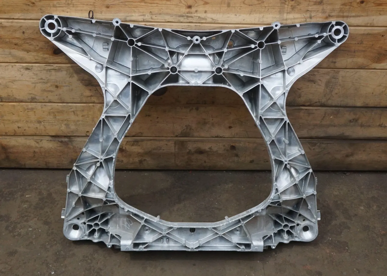 1250561-00-A Задній підрамник – тримоторна версія REAR SUBFRAME – TRIMOTOR