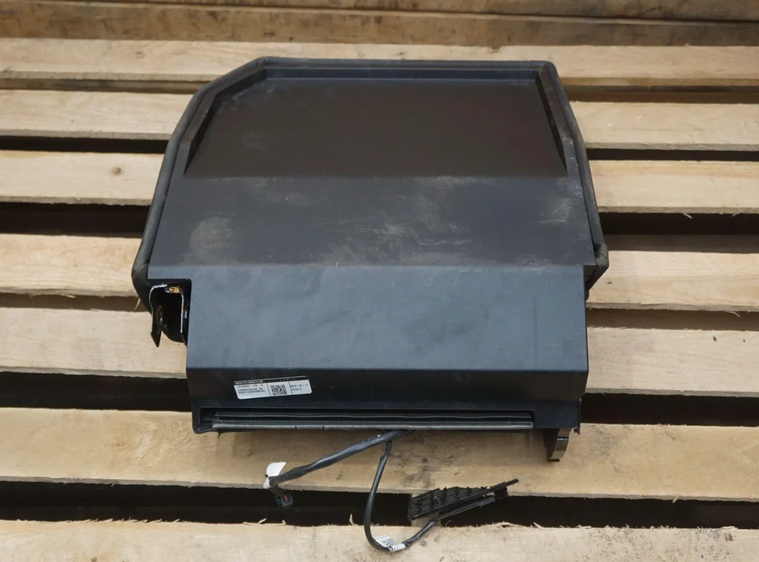 4098871-T1-A Збірка подушки сидіння другого ряду — права сторона SECOND ROW CUSHION ASSEMBLY – RIGHT HAND