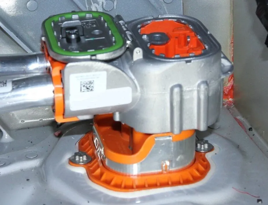 1507801-20-E Високовольтний штекерний роз’єм HIGH VOLTAGE CONNECTOR HEADER PLUG