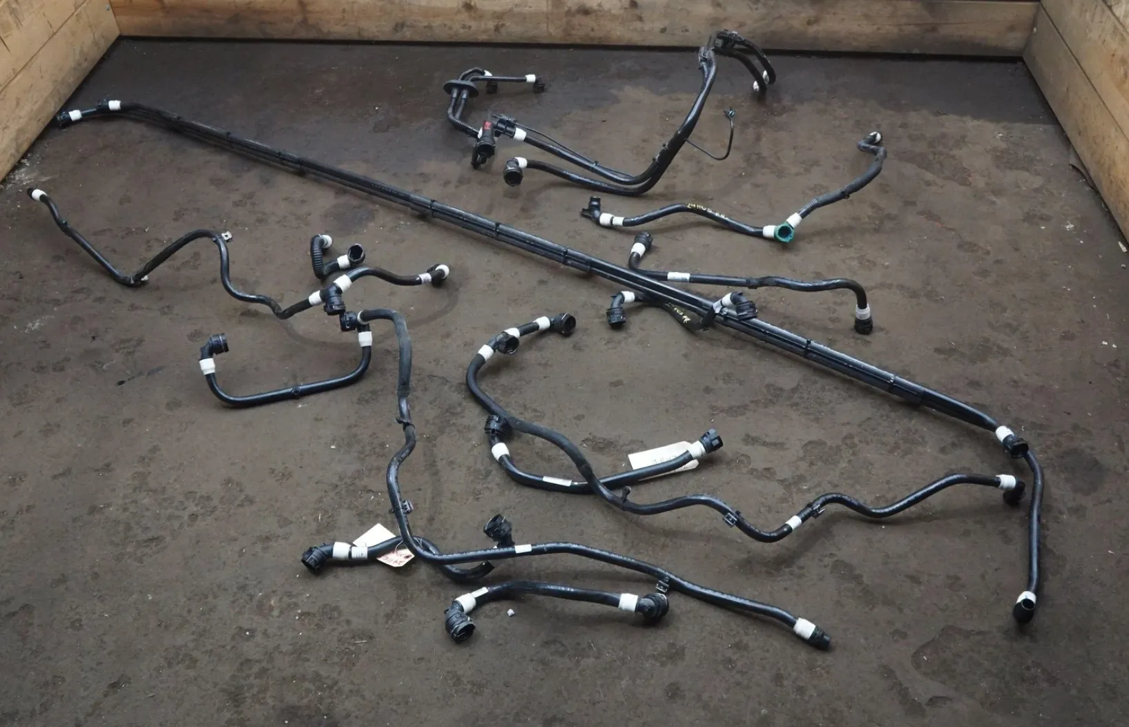 1870454-00-D Шланг — задній силовий агрегат (пучок) HOSE- REAR POWERTRAIN BUNDLE