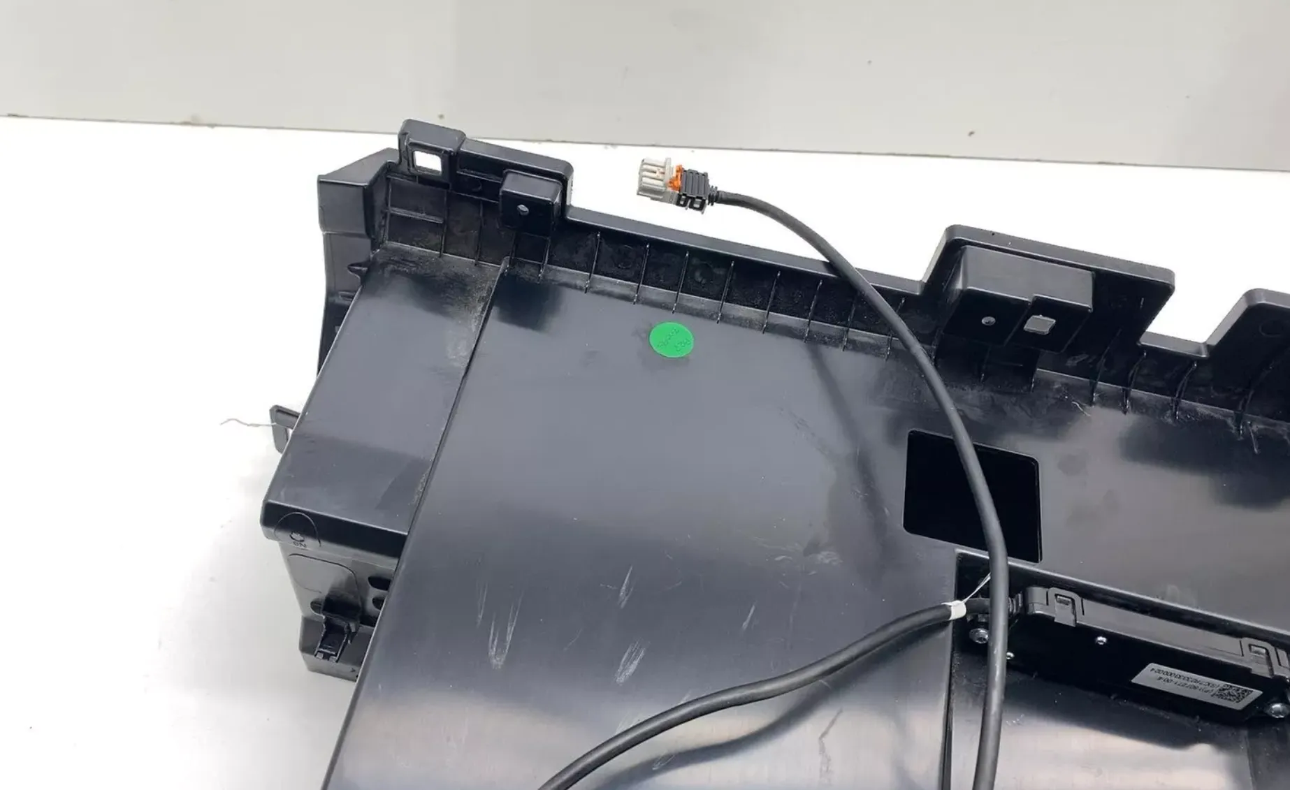 1765366-99-I Збірка бардачка приладової панелі IP GLOVEBOX ASSEMBLY
