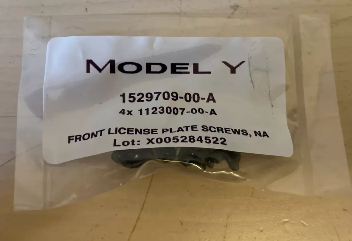 1646853-00-A Кріплення переднього та заднього номерного знака FRONT & REAR LICENSE PLATE FASTENERS