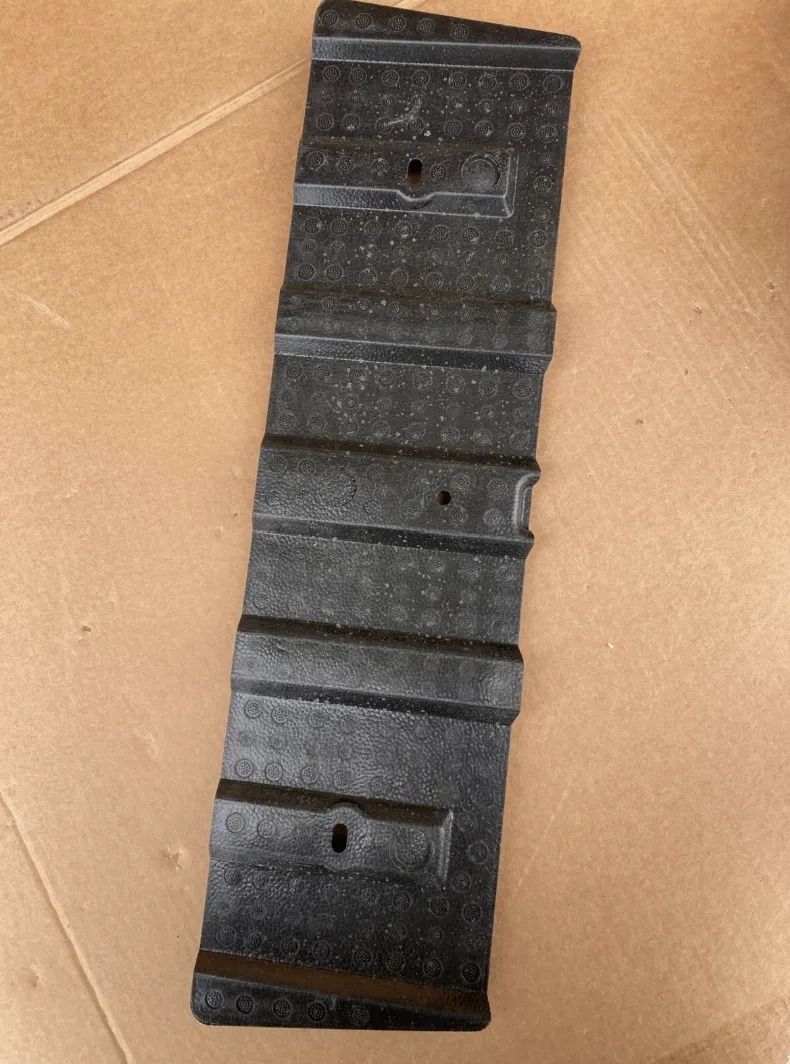 1684648-00-C Центральний кронштейн підніжки облицювання FASCIA STEP BRACKET – CENTER