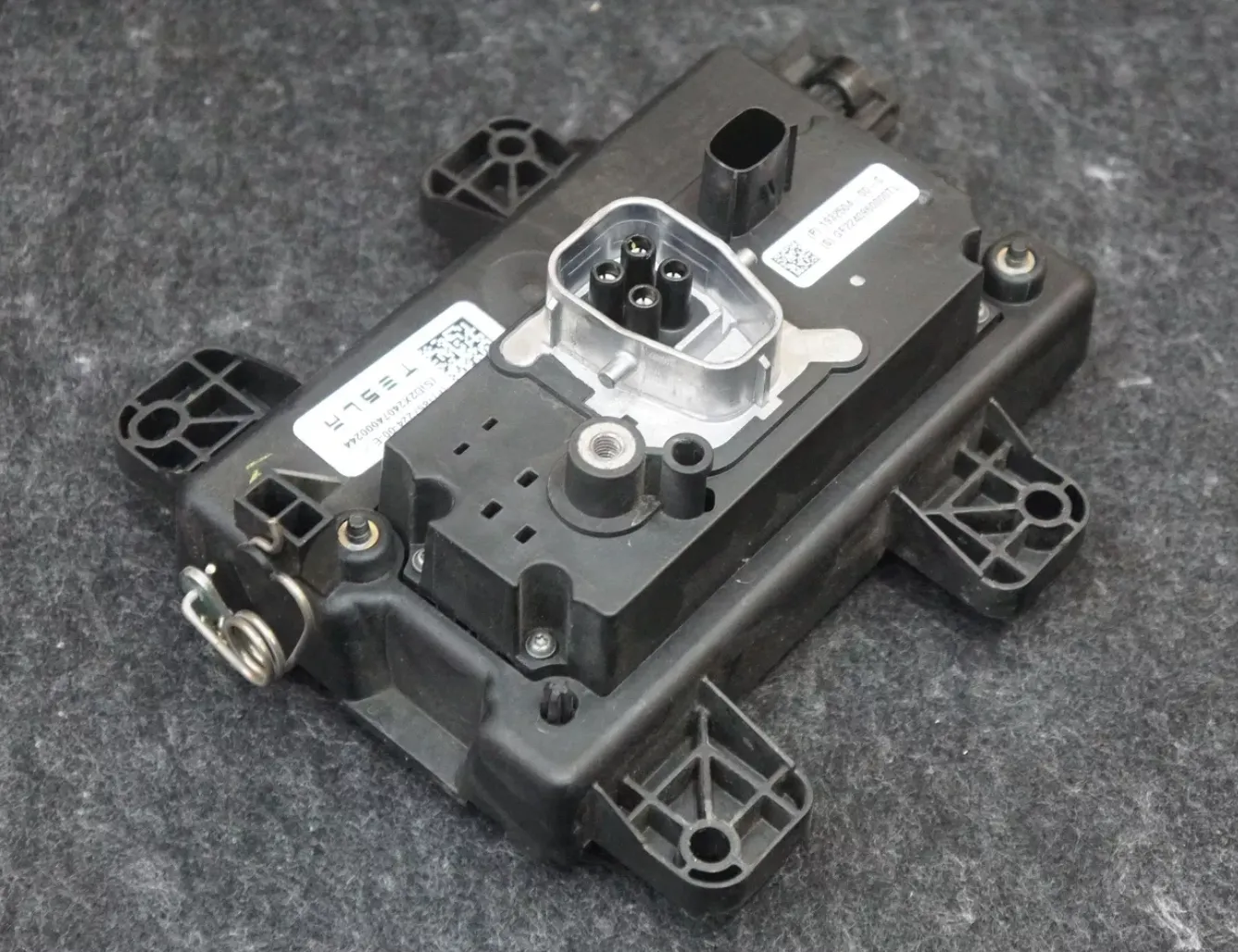 1857224-00-G Збірка вихідної дверки вантажного відсіку BED OUTLET DOOR ASSEMBLY