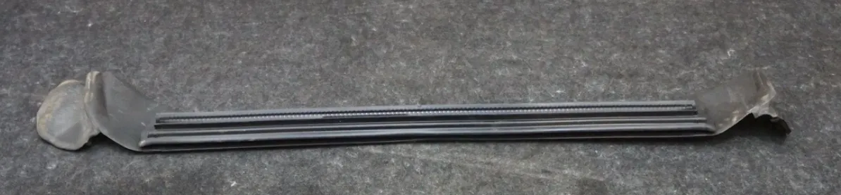 1808592-00-C Внутрішній поясний ущільнювач задніх правих дверей INNER BELT SEAL – REAR DOOR – RIGHT HAND