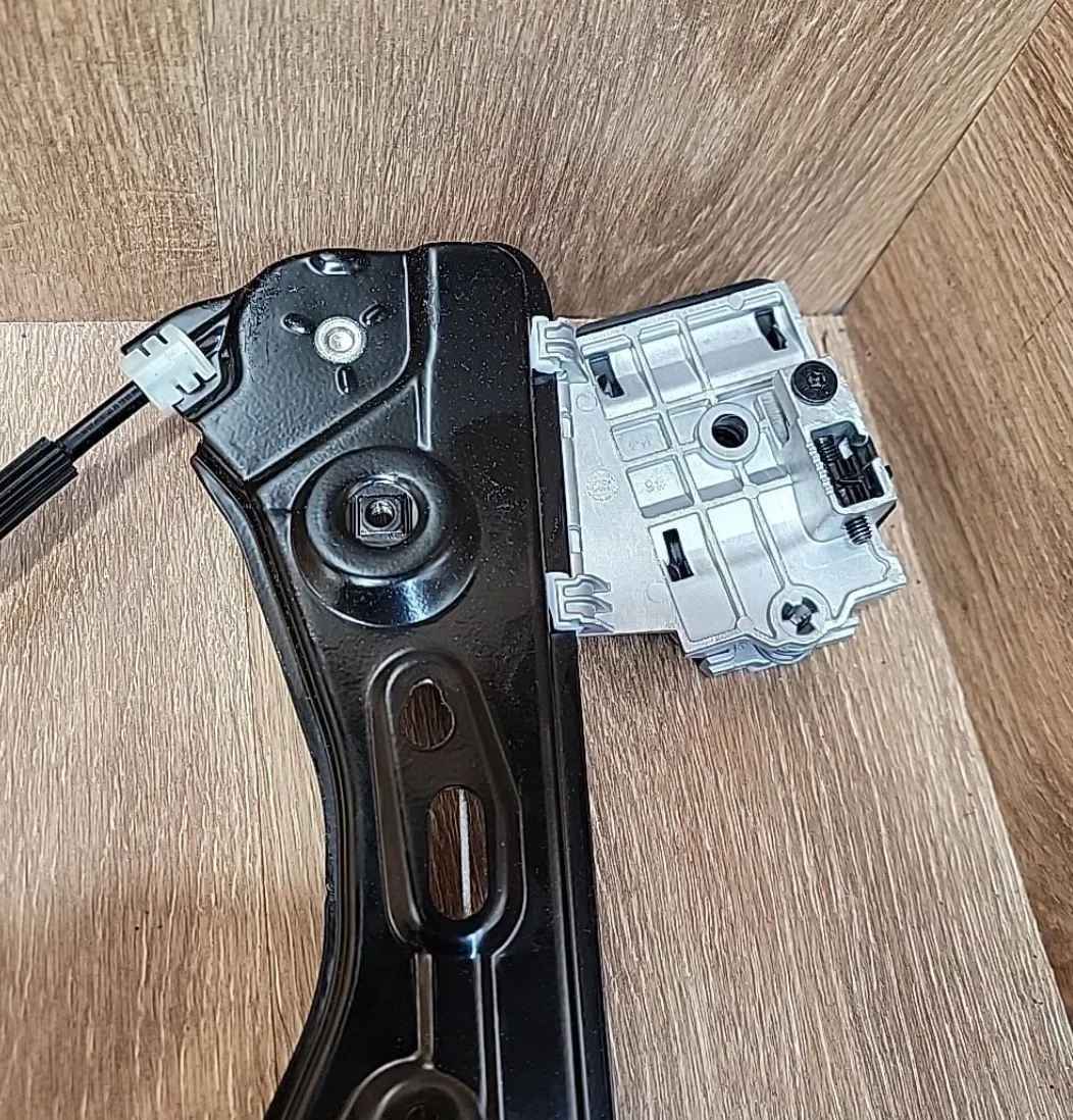 1873123-00-C Механізм склопідйомника задніх правих дверей WINDOW REGULATOR MECHANISM – REAR – RIGHT HAND