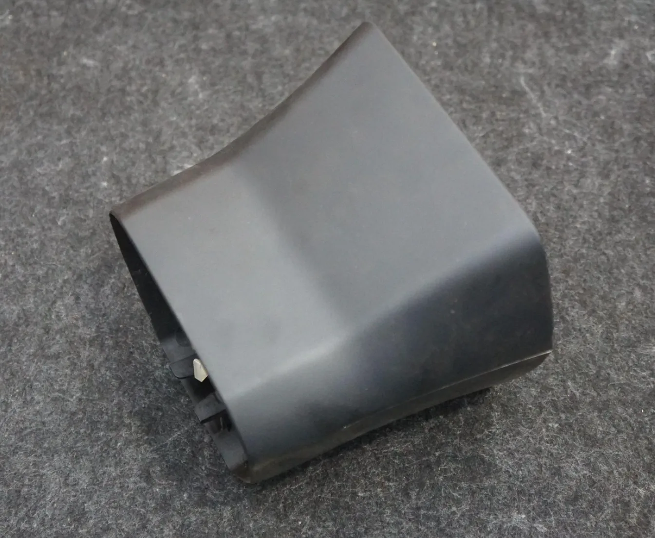 1813019-00-F Нижній кожух панелі приладів — рульова колонка SHROUD LOWER INSTRUMENT PANEL – STEERING COLUMN