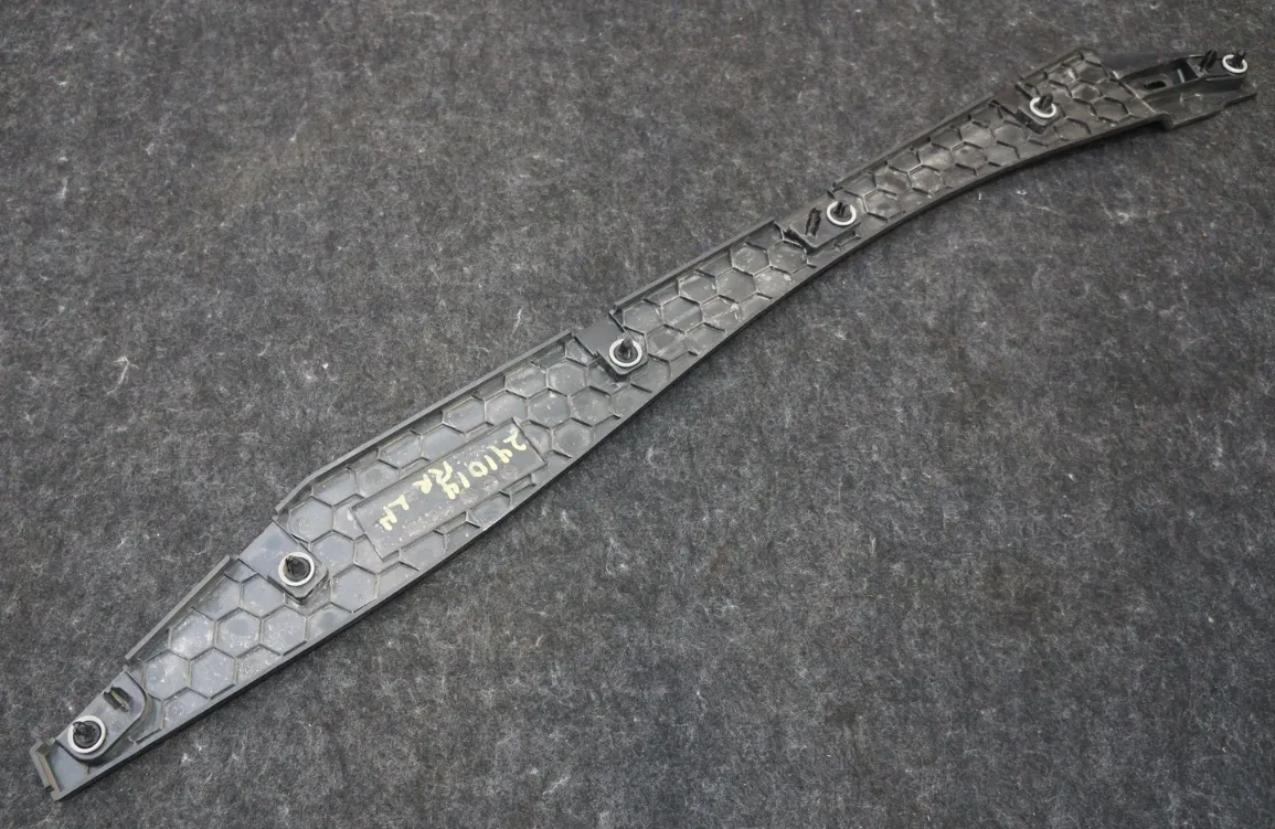 1848588-00-D Права заглушка перегородки передньої стійки SAIL BAFFLE CLOSEOUT – RIGHT HAND