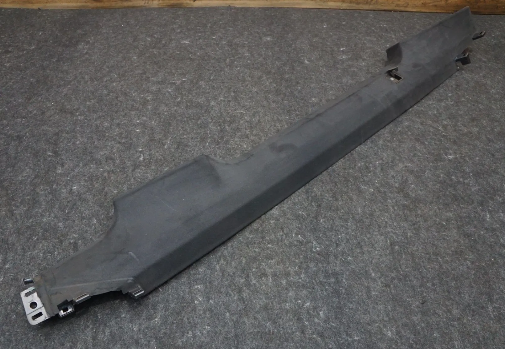 1896257-00-E Задня обшивка стелі — ліва сторона REAR HEADLINER – LEFT HAND