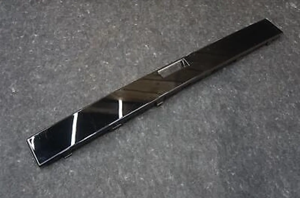 1815270-00-B Збірка центральної передньої накладки FRONT CENTER APPLIQUE ASSEMBLY
