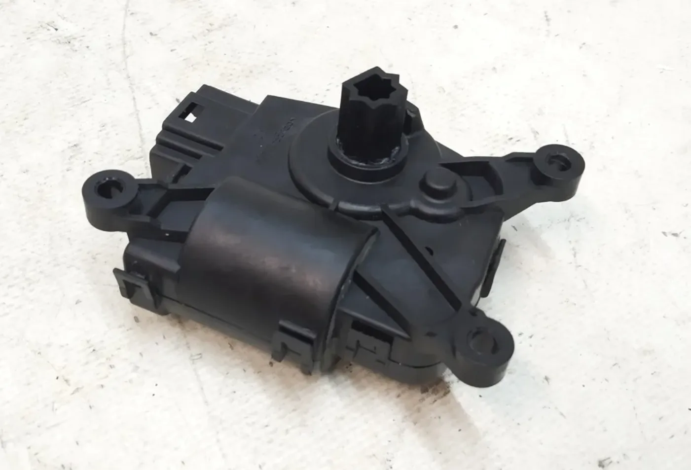 1500623-00-A HVAC — верхній та нижній приводи (актуатори)  HVAC- UPPER AND LOWER ACTUATOR