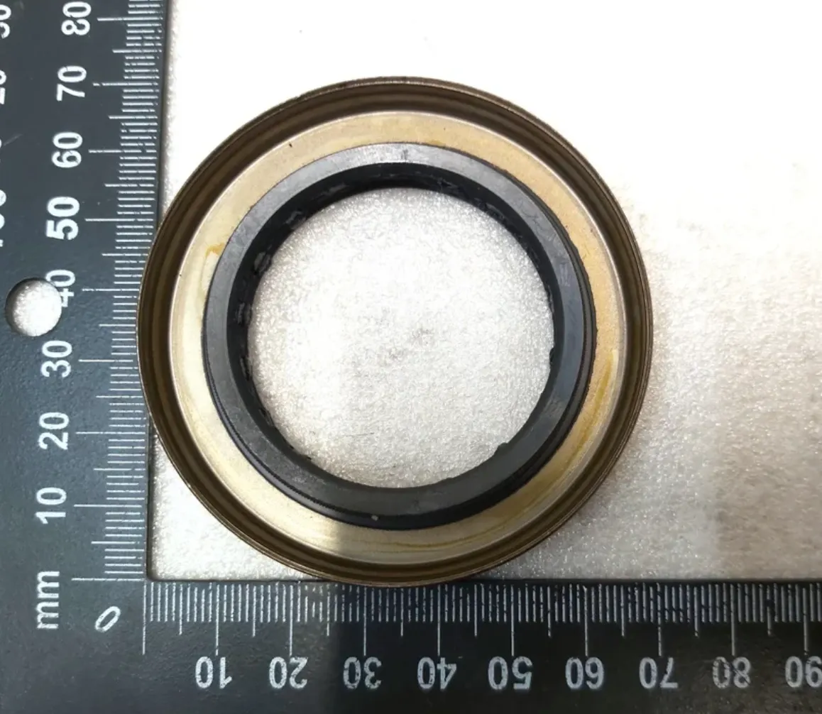 1065932-00-A Ущільнення вихідного (привідного) мосту OUTPUT AXLE SEAL