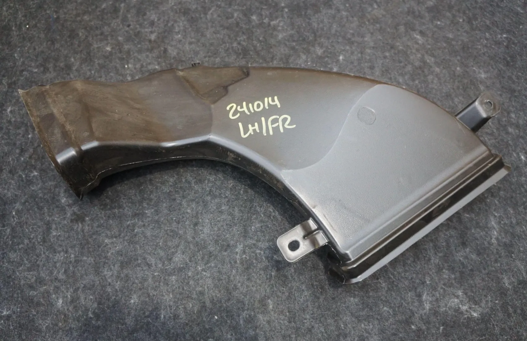 1908226-00-B Панельний повітропровід — лівий бік PANEL DUCT – LEFT HAND