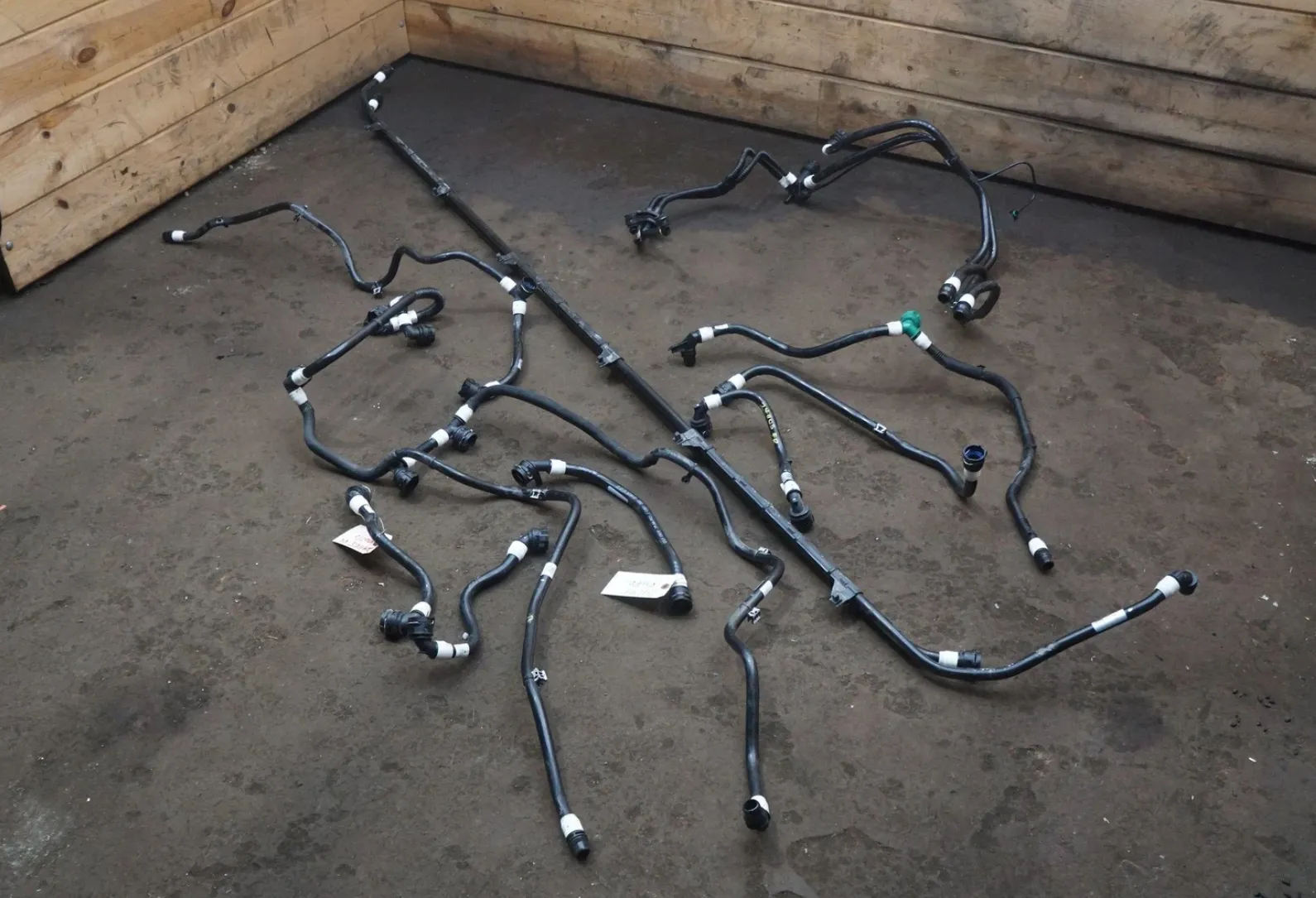 1870454-00-D Шланг — задній силовий агрегат (пучок) HOSE- REAR POWERTRAIN BUNDLE
