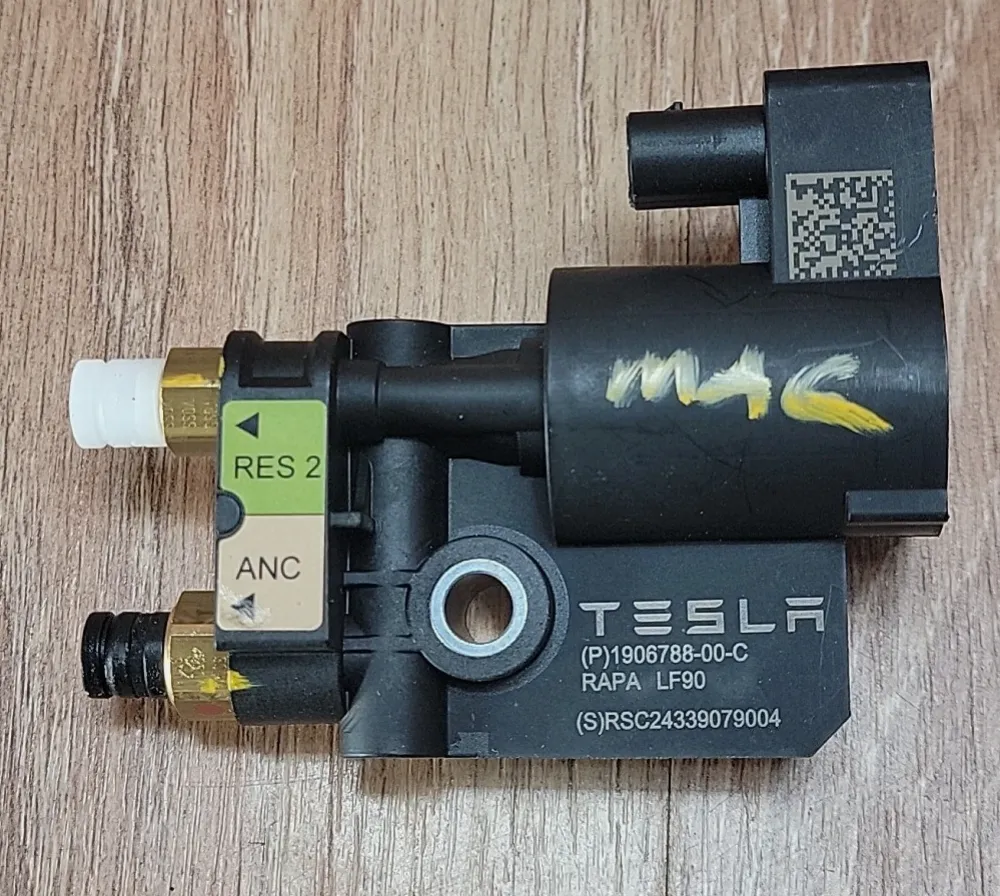 1906788-00-C Клапанний блок SCUBA у зборі SCUBA VALVE BLOCK ASSEMBLY