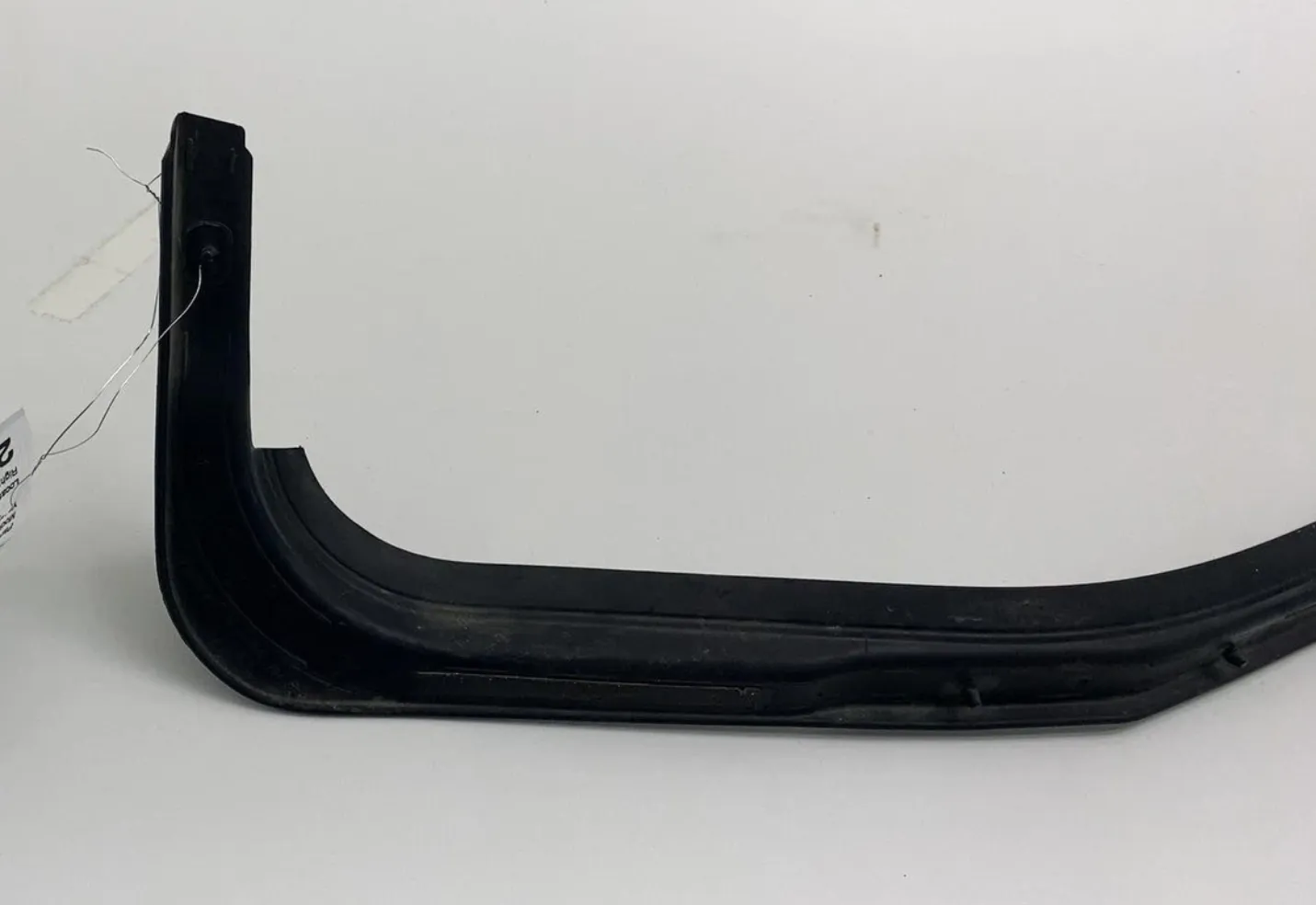 1808604-98-D Аероущільнювач кришки POWERGATE — права сторона POWERGATE AERO SEAL – RIGHT HAND