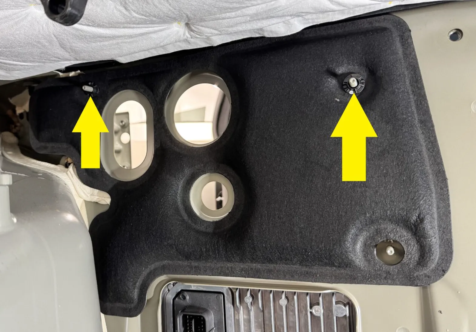 1800676-00-B Правий демпфер панелі приладів DASH ABSORBER – RIGHT HAND