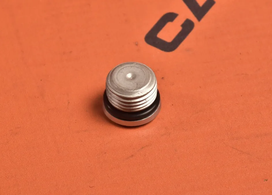 1096865-00-B Зливна/заправна пробка FILL/DRAIN PLUG