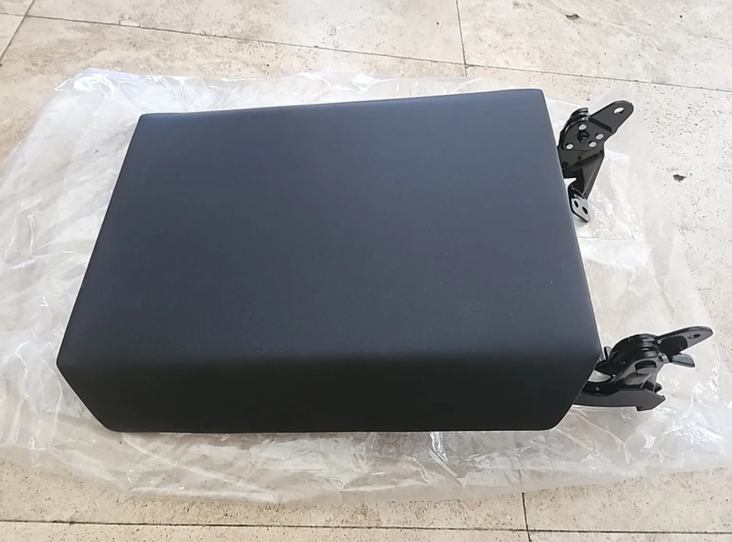 1937202-00-E Збірка петлі підлокітника ARMREST HINGE ASSEMBLY