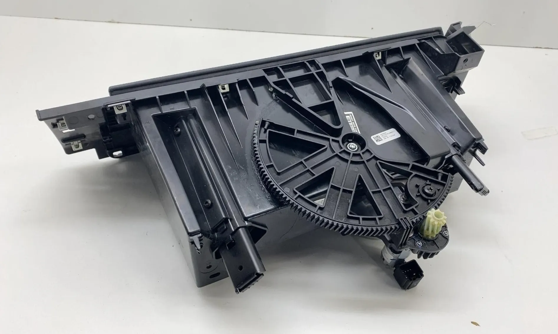 1765366-99-I Збірка бардачка приладової панелі IP GLOVEBOX ASSEMBLY