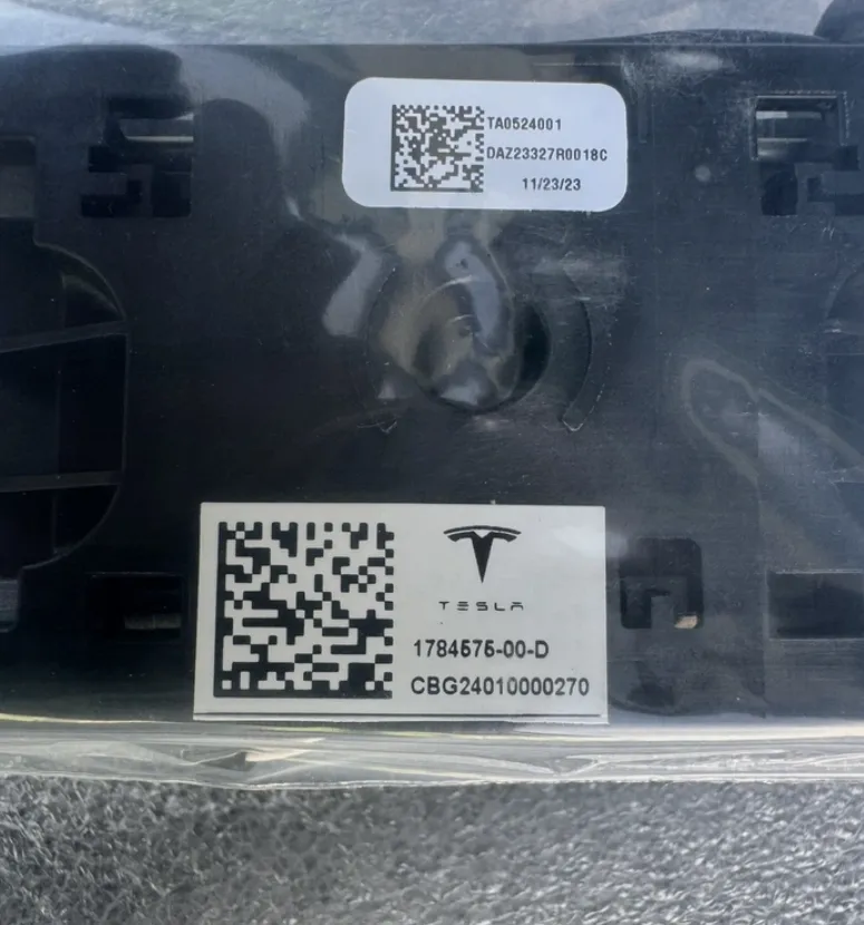 1784575-00-D Спусковий механізм дверей стійки B — правий бік B-PILLAR DOOR TRIGGER – RIGHT HAND