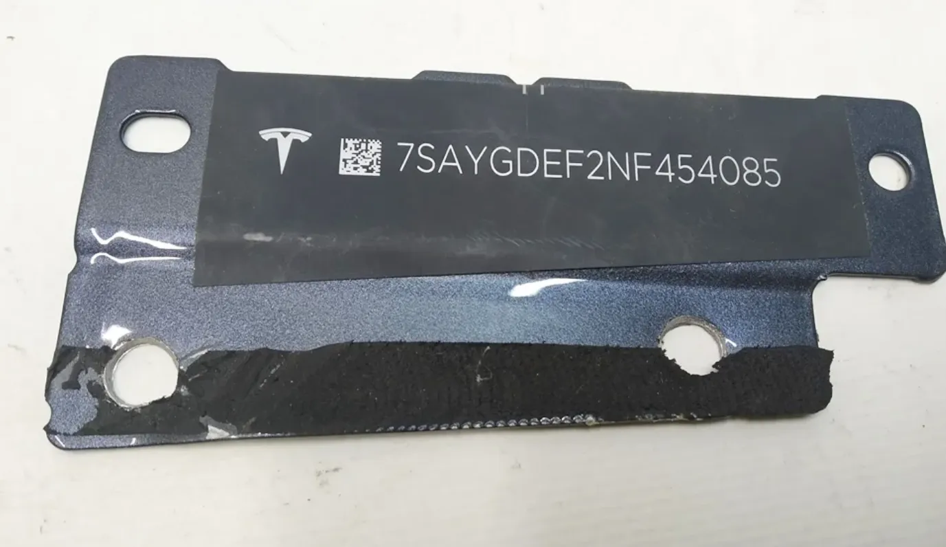 1107663-00-G Наклейка з VIN (ідентифікаційним номером транспортного засобу) VIN LABEL