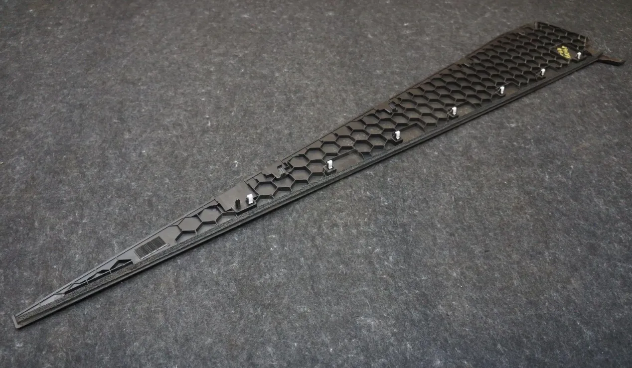 1817891-00-F Збірка верхньої бокової стінки вантажної платформи — права сторона UPPER BED SIDE WALL ASSEMBLY – RIGHT HAND